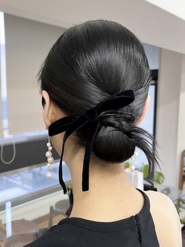 オウン(AUN) タイトシニヨン