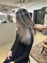 メリー オオサカ(Merly Osaka)&nbsp;サラサラヘアのバレイヤージュ