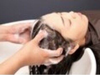 ヘアーサロンラズリット(Hair Salon Luz Lit)の写真/【リラックス効果抜群】思わず寝てしまうヘッドスパに必ずリピートしたくなる◇頭皮と髪を土台から健康に◎