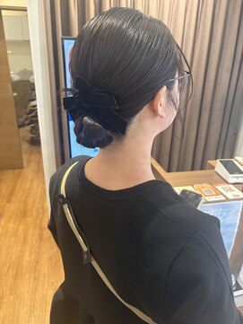 カチモリヘア　タイトシニヨン　韓国ヘア　結婚式参列