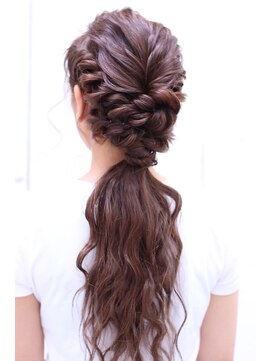 アトレ コウベ(Attrait KOBE) カジュアルアレンジ