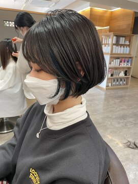 ヘア プロデュース キュオン(hair produce CUEON.) ショートボブ×イヤリングカラー×ネイビーブルー