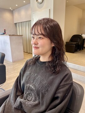 ナイアバイアヌエヌエ(naia by anuenue) ミディアム×おしゃれパーマ