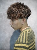 スペインカール風　前下がりパーマ　外国人風　フェード