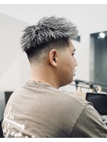 スラッシュ(SLASH)&nbsp;ツイストパーマ/短髪/ホワイトメッシュ/スキンフェード/姫路