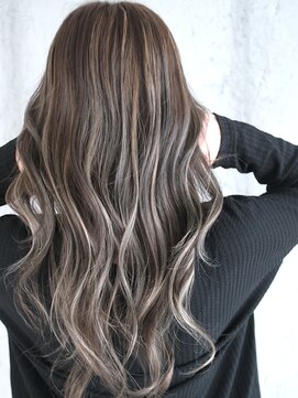 マリアナ(Mariana) ハイライトショートヘアレイヤーカットダブルカラー