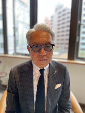 ザマンリバレッジニューヨーク(THE MAN LeverageNewYork) 大人海外メンズヘア七三分けサイドパートフェードカット