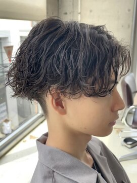 ローウェ バイ フィフス 立川メンズサロン(Louwe by fifth) 波巻きスパイラルパーマツイストパーマメンズセンターパート緩め