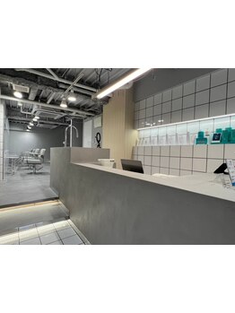 【平尾/隠れ家サロン】シンプルで洗練された空間が魅力。卓越したセンスと技術で、新しい自分に出会える
