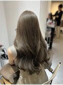 オリーブベージュ　レイヤーカット　前髪　ブリーチなし　艶髪