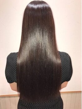 ザ エス(THE.S)の写真/ダメージを抑えた縮毛矯正で、憧れの艶ストレートヘア♪髪質改善トリートメントで、しなやかな質感に☆
