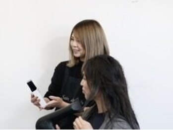 サロンドリリー(Salon de Lily)の写真/女性目線での提案が嬉しい！何でも相談できる女性スタイリストが、あなたの理想のカラーを実現♪