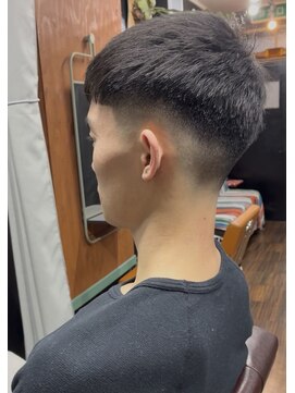 グルーム(GROOM.) ナチュラルローフェード × ショートスタイル