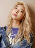 ストリート×リラックスモード×ブロンドロング・無造作