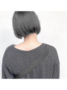 ガーランドウメダ(Garland umeda) 切りっぱなしボブ×グレーブラック