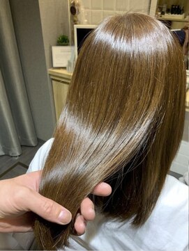 カミケンガレリア(kamiken. galleria) 色持ち◎美髪エステで艶感ストレート【カミケンガレリア】