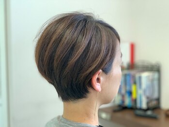 クロムヘアー(CHROME HAIR)の写真/歴10年以上の“ベテランスタイリスト”のみ在籍!!オトナ女性のこだわりの『ショートスタイル』をご提案♪