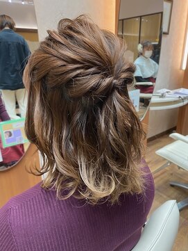 トラスト(TRUST) ハーフアップアレンジ