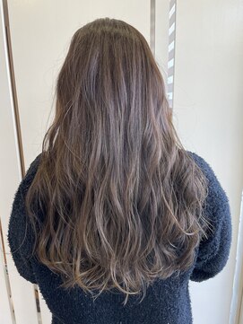 イロン(iroN) 30代女性 グレージュ