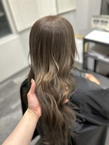 エスト 小倉(est) 秋のイメチェン【細めな華奢ハイライト】ロング×髪質改善
