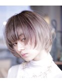 ハイトーンの軽めグラデーションボブ