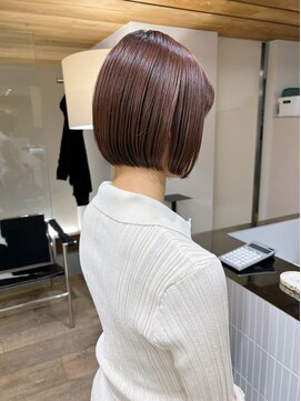 サーリー(SURLY) 丸みボブ前下がりカット顎ライン耳掛けヘア