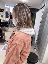 キング 心斎橋店(K!ng) ハイライトカラーミルクティーベージュレイヤーカット