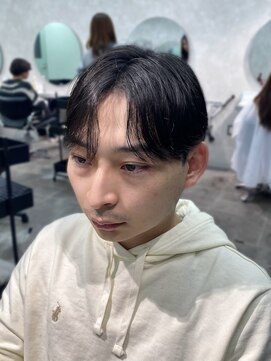 ジーニー 千葉(GENiE) ウルフ/センターパート/フェザーパーマ/千葉【朝生菜楓】