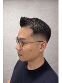 フェード×アップバングで清潔感と知性を演出