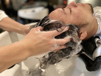 メンズサロン ガウディ 三宮店(men's salon Gaudi)の写真/【阪急三宮駅徒歩3分/21時迄営業☆】《クイックSPA¥2000～/10min》専門店だからこそ！ヘアケアが充実◎