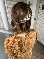 ハーフアップ　お呼ばれヘア　金箔　ヘアセット　巻き髪