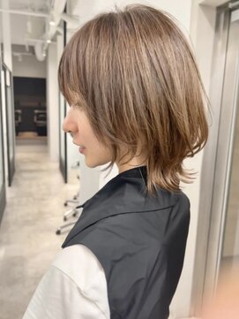 ダブルトーキョー シブヤ(W-TOKYO SHIBUYA) 横顔も可愛いミディアムウルフ ボブウルフ ウルフカット