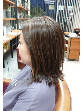 モスト ブリヤン(MOST BURYAN) 白髪ぼかしカラー×30代ラフなセミディ