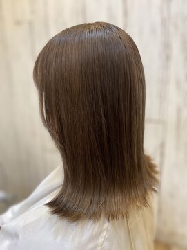 ニィニ(niini.) 艶髪外はねスタイル