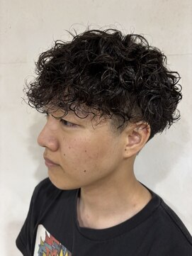 カーム(calm) MEN’S HAIR/サーフカール/刈り上げセンターパート/鹿島田