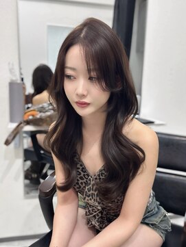 ロムーク 表参道(LOMKH) 小顔ロングレイヤーカット顔周り冬グレージュカラー透明感カラー