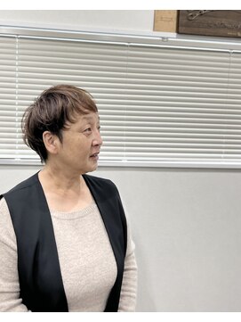 みっつんち 癖毛を活かしたショートヘア　50代