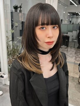 ニトバイアンキシム(nit by ahnkism) レイヤーカット顔まわりストレートミディアムレイヤー堀江