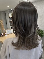 リンクス(Links) 顔まわりレイヤー×くびれミディアム|艶グレージュ