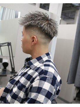 ツイストパーマ/短髪/ホワイトメッシュ/スキンフェード/姫路