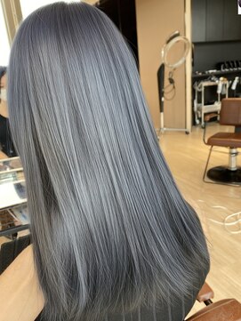 アマトウキョウスマートサロン(AMA TOKYO×Smart Salon) ブルーブラック ブリーチなし レイヤーカット 海外風