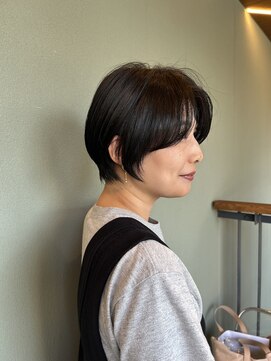 グランドール リュクス(Grandoll Luxe) 前下がりショートボブ/ブルーブラックカラー