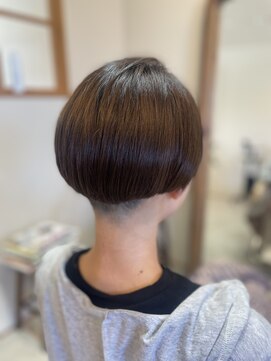 アカリ(acari) 刈り上げボブ