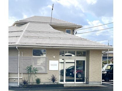 シアリー(SHEERIE)の写真