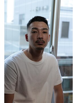 ツーエイチ 新宿(2H) 新宿/クロップ/黒髪/フェードカット/新宿駅/新宿理容室