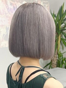 ウィコ 新宿(WICO) ホワイトシルバー[新宿駅/ホワイトグレージュ/ネビージュ/美髪]