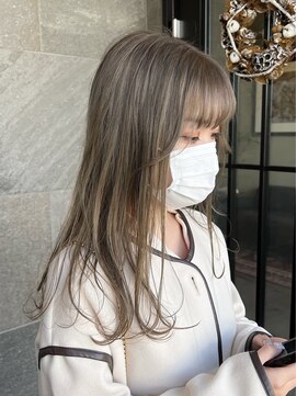 メゾン アヴァロ(Maison Avallo) グレージュカラーのハイトーンミディアム