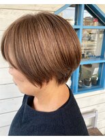 ヒマワリ(HIMAWARI)&nbsp;白髪ぼかしハイライト　丸みショート　ショート