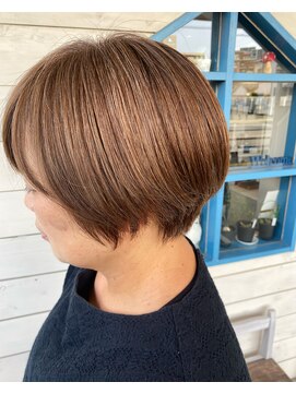 ヒマワリ(HIMAWARI) 白髪ぼかしハイライト　丸みショート　ショート