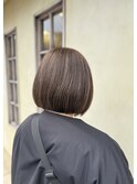 切りっぱなしボブ×トーンアップの細めハイライト